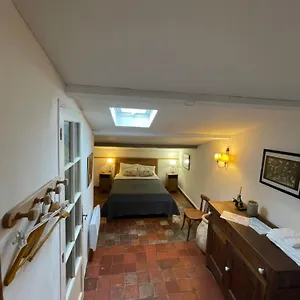 https://chambres-d-hotes-lescalo-a-moutiers-ste-marie.fr-provencehotel.com